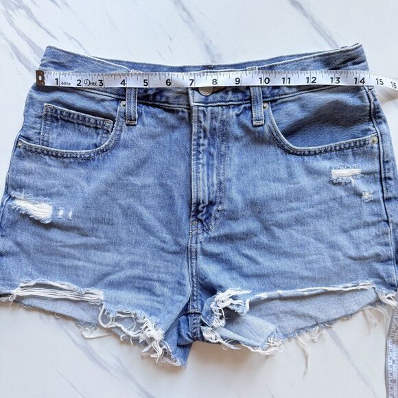 EUC Uniqlo Shorts Womens 25 Blue Denim Jean High Rise Cutoff Distressed Pockets - Picture 9 of 14